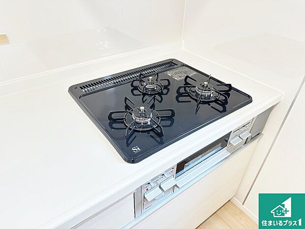 【コンロ】ダブル高火力Ｓｉセンサー付きコンロ！３口あるので、まとめて料理をする時も大活躍！