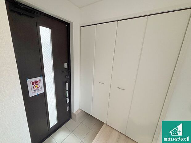 【玄関】シューズボックスにはたくさんの靴が収納できるので玄関周りはいつもスッキリ!ご家族が増えても安心!