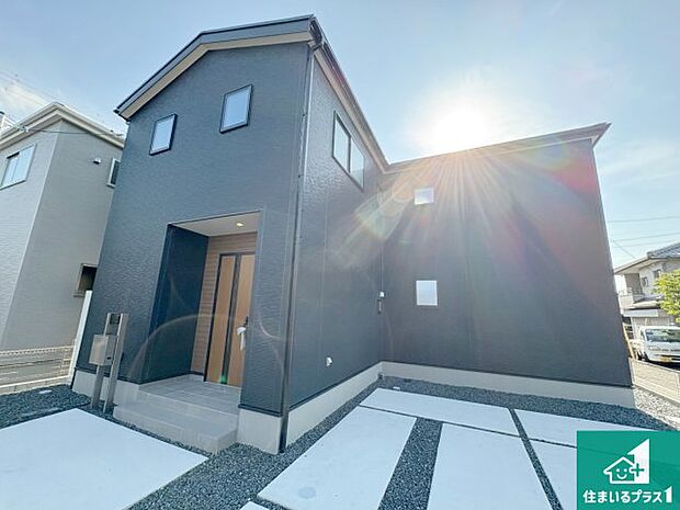 【外観】安心の10年保証!外観を美しく保ち、雨水で汚れを落とします!気になることがありましたら、お気軽にお問い合わせください!