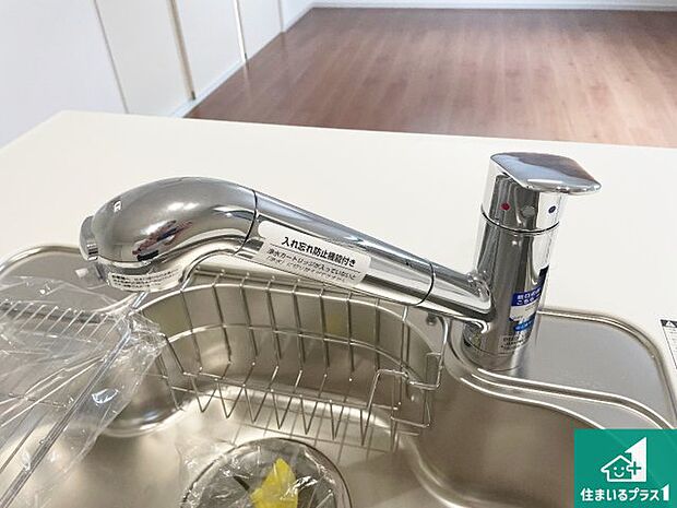 【キッチン水栓】浄水器を内蔵!炊飯時、お茶を作る時に安心してお水を使えます!お湯と冷水、浄水と原水、シャワーの切替えもワンタッチです!