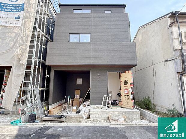 【外観】周辺は落ち着いた街並みの住宅地！子育てがしやすい住環境です！まだ未完成ですが、現地でしかわからない事もございます。是非一度ご覧ください。