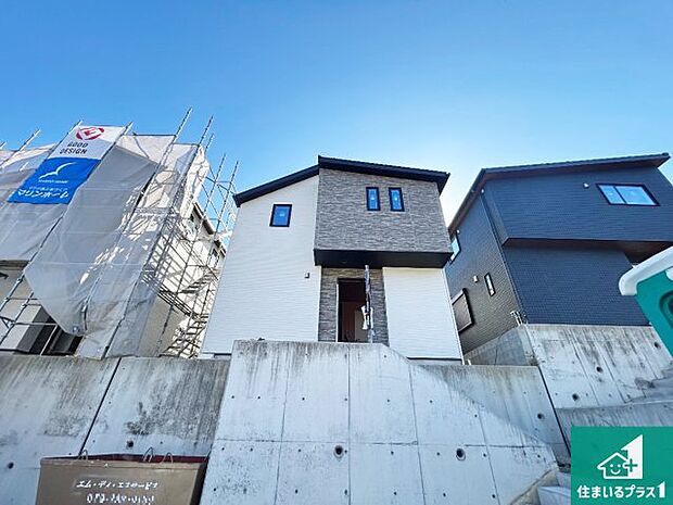 【外観】周辺は落ち着いた街並みの住宅地!子育てがしやすい住環境です!まだ未完成ですが、現地でしかわからない事もございます。是非一度ご覧ください。