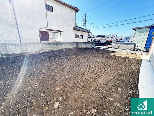 【外観】周辺は落ち着いた街並みの住宅地！子育てがしやすい住環境です！まだ未完成ですが、現地でしかわからない事もございます。是非一度ご覧ください。