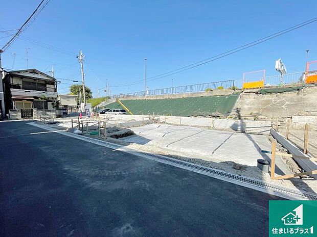 【外観】周辺は落ち着いた街並みの住宅地!子育てがしやすい住環境です!まだ未完成ですが、現地でしかわからない事もございます。是非一度ご覧ください。