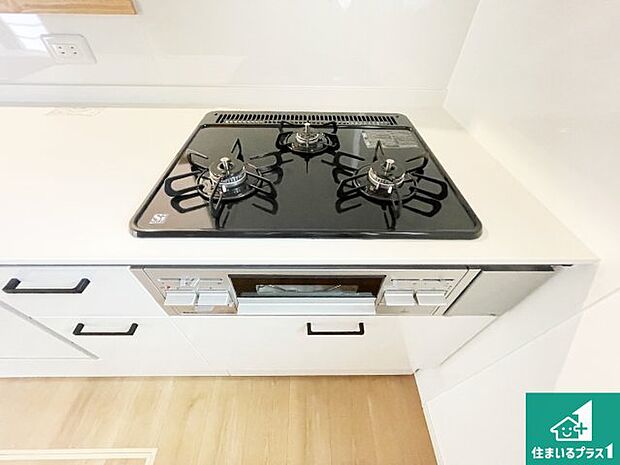 【コンロ】ダブル高火力Siセンサー付きコンロ!3口あるので、まとめて料理をする時も大活躍!