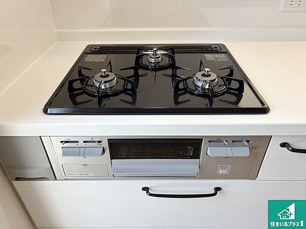 【コンロ】ダブル高火力Siセンサー付きコンロ!3口あるので、まとめて料理をする時も大活躍!