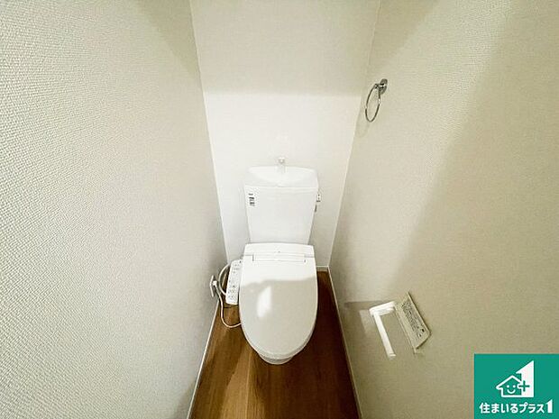 【トイレ】1・2階の2ヶ所にあるので、朝の忙しい時間の順番待ちもなく、深夜の利用にも大変便利です。