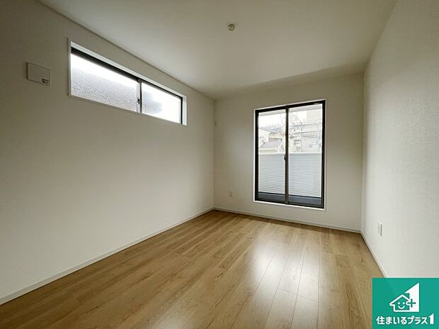 【洋室】シンプルな洋室は、自分好みのインテリアが楽しめます♪ご家族とインテリアや家具を選びに行くのは新築購入時の醍醐味の一つです。ぜひお楽しみください♪