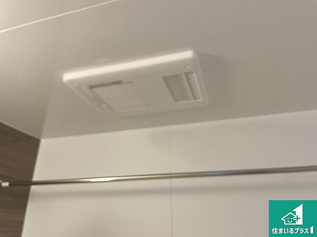 【浴室暖房乾燥機】四季を通して快適なバスライフをお手伝いする浴室暖房乾燥機！浴室の乾燥・暖房・涼風・換気はもちろん、２４時間換気にも対応！ 