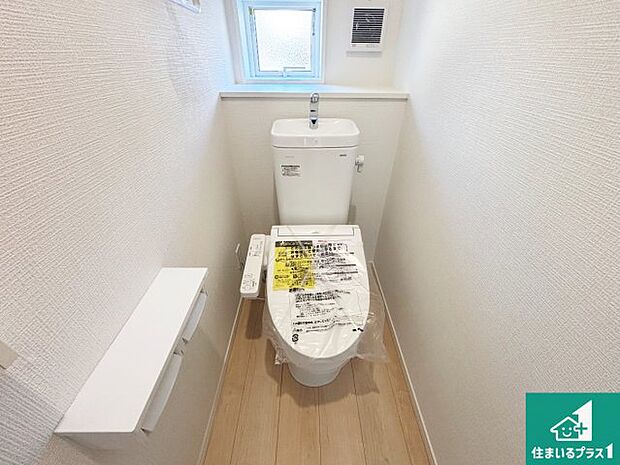 【トイレ】1・2階の2ヶ所にあるので、朝の忙しい時間の順番待ちもなく、深夜の利用にも大変便利です。