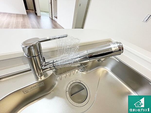 【キッチン水栓】浄水器を内蔵!炊飯時、お茶を作る時に安心してお水を使えます!お湯と冷水、浄水と原水、シャワーの切替えもワンタッチです!