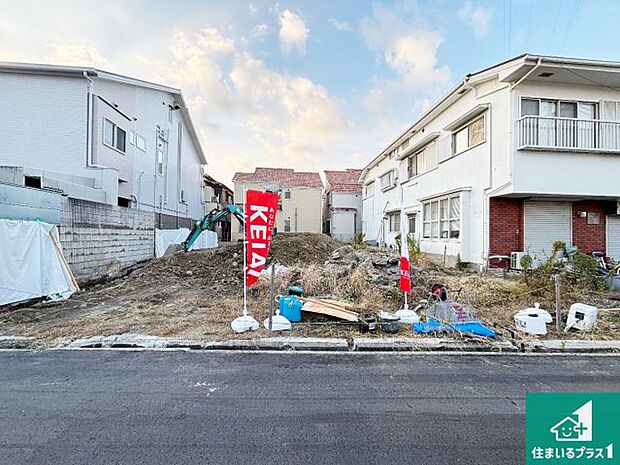 【外観】周辺は落ち着いた街並みの住宅地！子育てがしやすい住環境です！まだ未完成ですが、現地でしかわからない事もございます。是非一度ご覧ください。