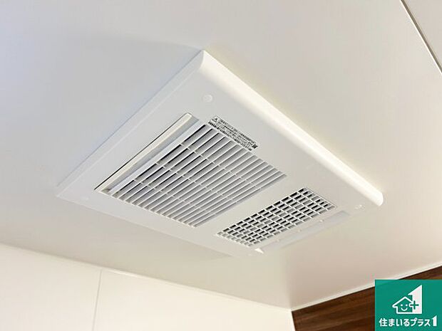 【浴室暖房乾燥機】四季を通して快適なバスライフをお手伝いする浴室暖房乾燥機!浴室の乾燥・暖房・涼風・換気はもちろん、24時間換気にも対応!