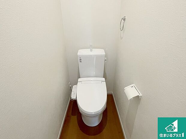 【トイレ】1・2階の2ヶ所にあるので、朝の忙しい時間の順番待ちもなく、深夜の利用にも大変便利です。