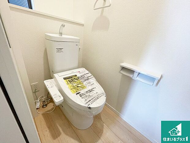 【トイレ】1・2階の2ヶ所にあるので、朝の忙しい時間の順番待ちもなく、深夜の利用にも大変便利です。