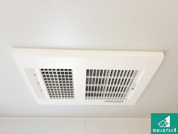 【浴室暖房乾燥機】四季を通して快適なバスライフをお手伝いする浴室暖房乾燥機!浴室の乾燥・暖房・涼風・換気はもちろん、24時間換気にも対応!