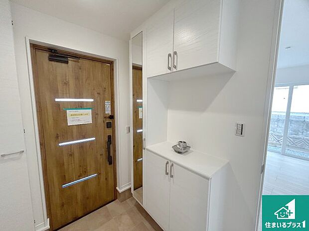 【玄関】シューズボックスにはたくさんの靴が収納できるので玄関周りはいつもスッキリ!ご家族が増えても安心!