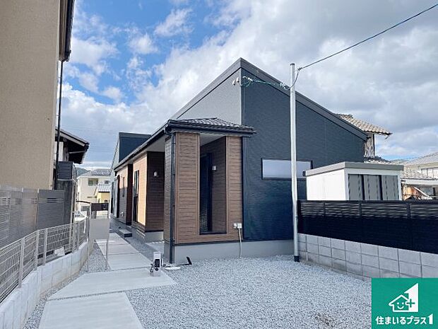 【外観】周辺は落ち着いた街並みの住宅地!子育てがしやすい住環境です!まだ未完成ですが、現地でしかわからない事もございます。是非一度ご覧ください。