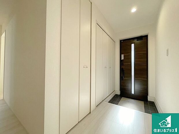 【玄関】シューズボックスにはたくさんの靴が収納できるので玄関周りはいつもスッキリ!ご家族が増えても安心!