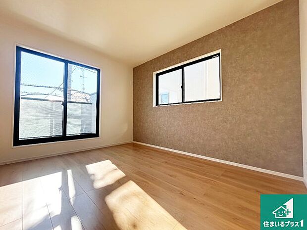 【洋室】シンプルな洋室は、自分好みのインテリアが楽しめます♪ご家族とインテリアや家具を選びに行くのは新築購入時の醍醐味の一つです。ぜひお楽しみください♪