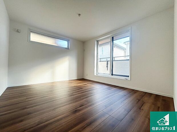 【洋室】シンプルな洋室は、自分好みのインテリアが楽しめます♪ご家族とインテリアや家具を選びに行くのは新築購入時の醍醐味の一つです。ぜひお楽しみください♪