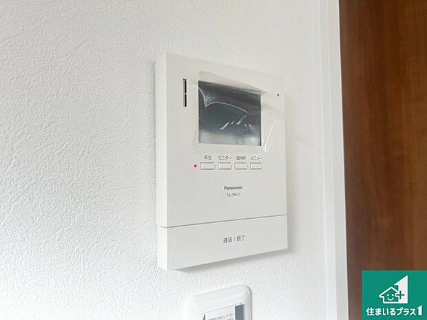 【カラーモニターインターホン】声だけでなく来訪者の姿や顔がモニターで確認できるので、小さなお子様がいらっしゃるご家庭でも安心できます!