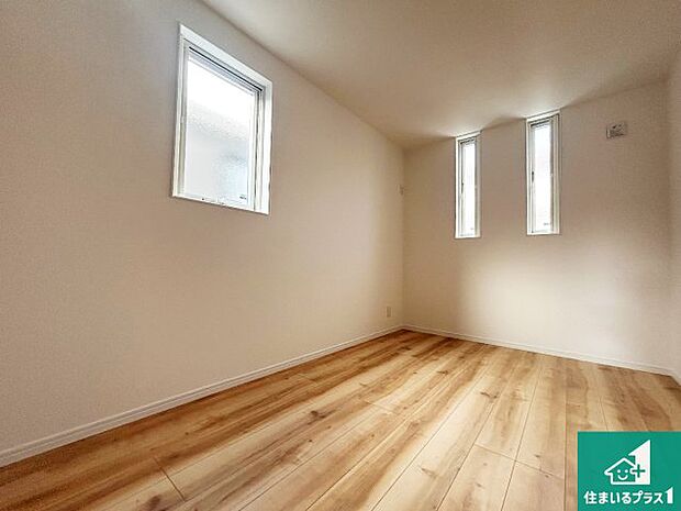 【洋室】シンプルな洋室は、自分好みのインテリアが楽しめます♪ご家族とインテリアや家具を選びに行くのは新築購入時の醍醐味の一つです。ぜひお楽しみください♪