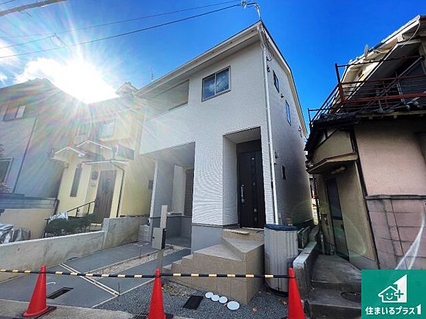 【外観】周辺は落ち着いた街並みの住宅地！子育てがしやすい住環境です！まだ未完成ですが、現地でしかわからない事もございます。是非一度ご覧ください。