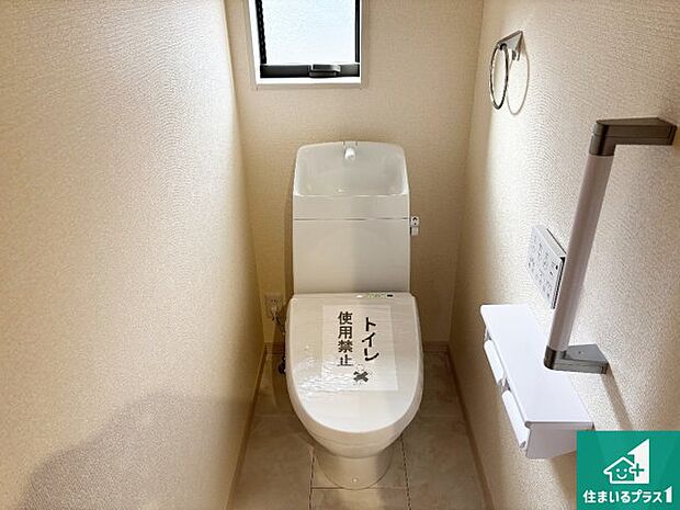 【トイレ】1・2階の2ヶ所にあるので、朝の忙しい時間の順番待ちもなく、深夜の利用にも大変便利です。