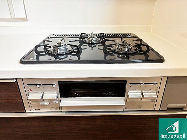 【コンロ】ダブル高火力Siセンサー付きコンロ!3口あるので、まとめて料理をする時も大活躍!