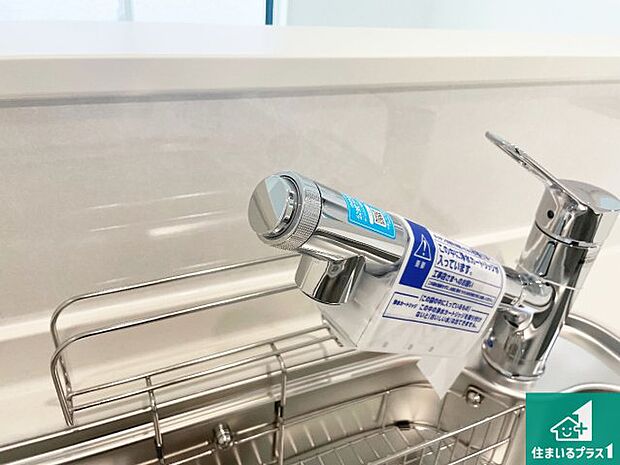 【キッチン水栓】浄水器を内蔵！炊飯時、お茶を作る時に安心してお水を使えます！お湯と冷水、浄水と原水、シャワーの切替えもワンタッチです！