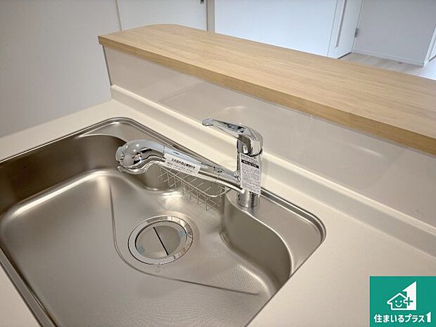 【キッチン水栓】浄水器を内蔵!炊飯時、お茶を作る時に安心してお水を使えます!お湯と冷水、浄水と原水、シャワーの切替えもワンタッチです!