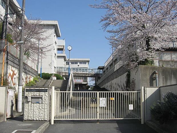 寝屋川市立第十中学校