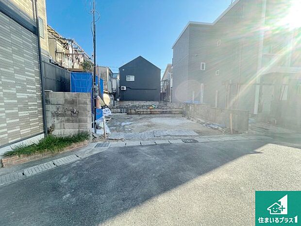 【外観】周辺は落ち着いた街並みの住宅地！子育てがしやすい住環境です！まだ未完成ですが、現地でしかわからない事もございます。是非一度ご覧ください。