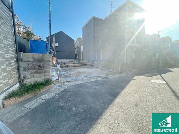 【外観】周辺は落ち着いた街並みの住宅地！子育てがしやすい住環境です！まだ未完成ですが、現地でしかわからない事もございます。是非一度ご覧ください。
