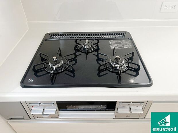 【コンロ】ダブル高火力Ｓｉセンサー付きコンロ！３口あるので、まとめて料理をする時も大活躍！