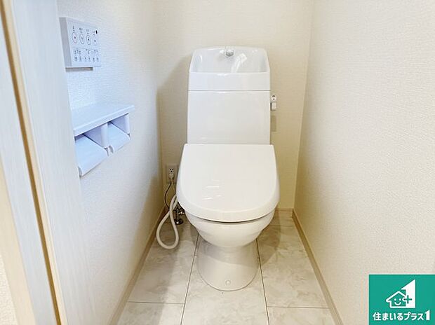 【トイレ】1・2階の2ヶ所にあるので、朝の忙しい時間の順番待ちもなく、深夜の利用にも大変便利です。