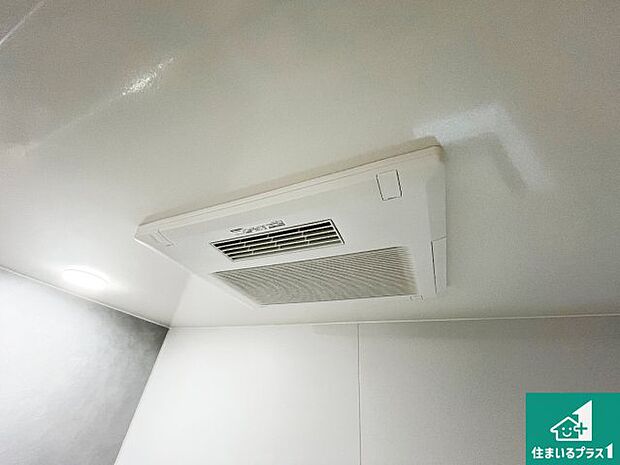 【浴室暖房乾燥機】四季を通して快適なバスライフをお手伝いする浴室暖房乾燥機！浴室の乾燥・暖房・涼風・換気はもちろん、２４時間換気にも対応！