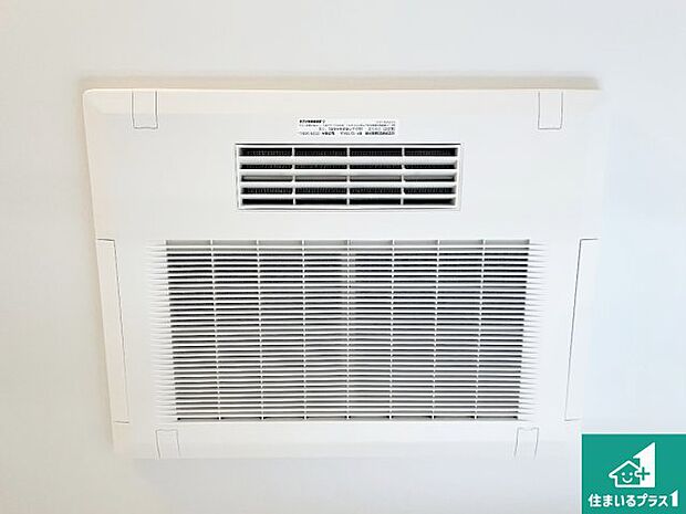 【浴室暖房乾燥機】四季を通して快適なバスライフをお手伝いする浴室暖房乾燥機!浴室の乾燥・暖房・涼風・換気はもちろん、24時間換気にも対応!