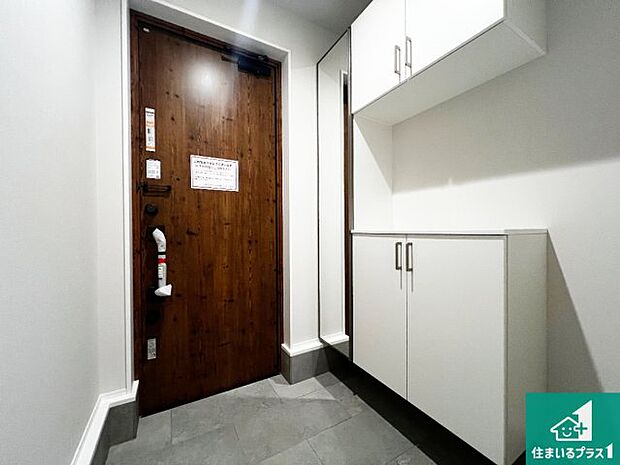 【玄関】シューズボックスにはたくさんの靴が収納できるので玄関周りはいつもスッキリ!ご家族が増えても安心!