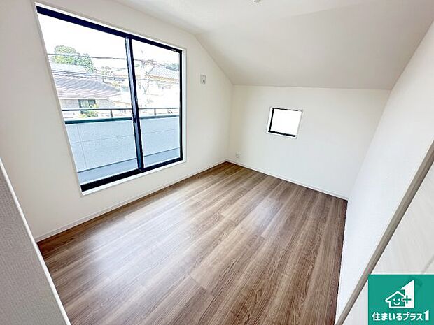 【洋室】シンプルな洋室は、自分好みのインテリアが楽しめます♪ご家族とインテリアや家具を選びに行くのは新築購入時の醍醐味の一つです。ぜひお楽しみください♪