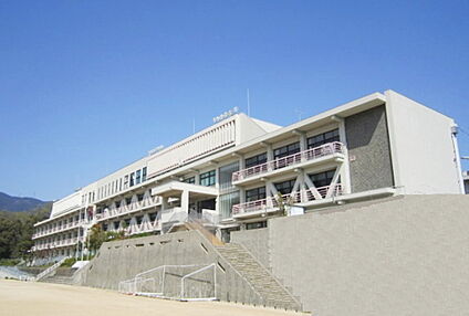 葛城市立新庄中学校 徒歩2700m