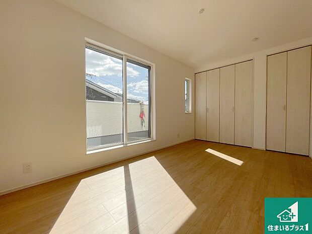 【洋室】シンプルな洋室は、自分好みのインテリアが楽しめます♪ご家族とインテリアや家具を選びに行くのは新築購入時の醍醐味の一つです。ぜひお楽しみください♪