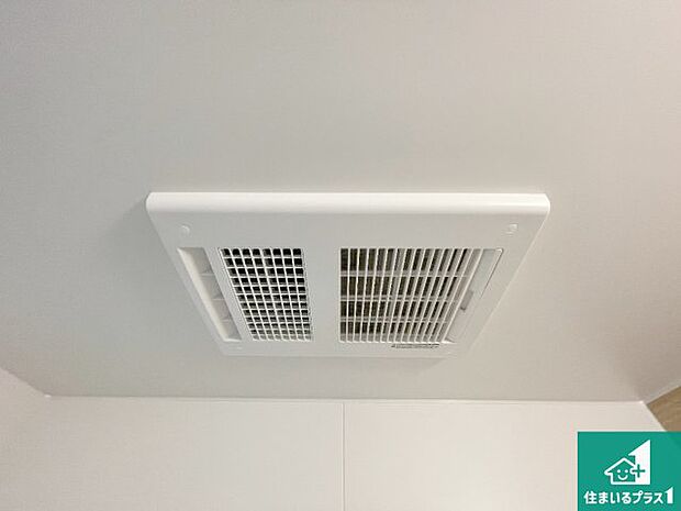 【浴室暖房乾燥機】四季を通して快適なバスライフをお手伝いする浴室暖房乾燥機!浴室の乾燥・暖房・涼風・換気はもちろん、24時間換気にも対応!