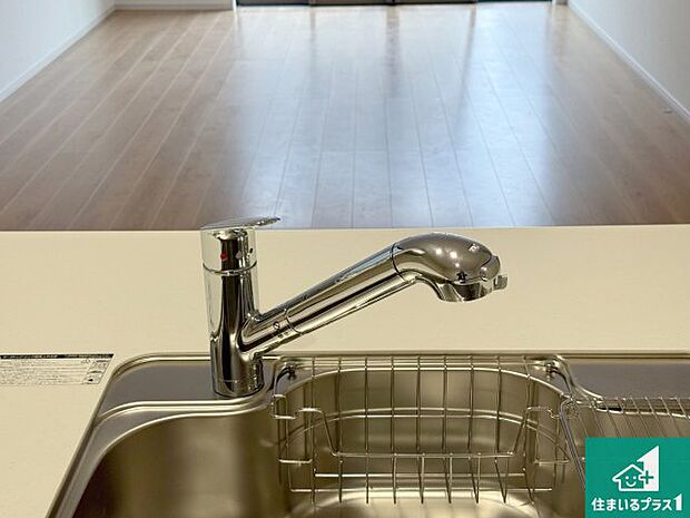 【キッチン水栓】浄水器を内蔵!炊飯時、お茶を作る時に安心してお水を使えます!お湯と冷水、浄水と原水、シャワーの切替えもワンタッチです!