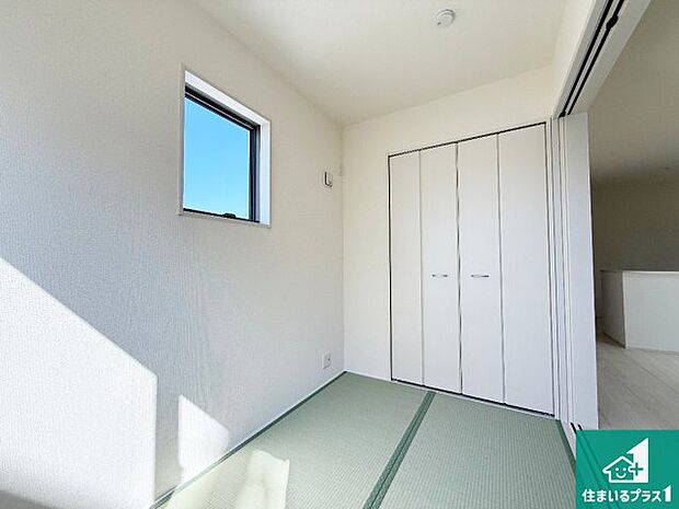 【和室】一室あると便利な和室は客間としてだけでなく、小さなお子様のプレイルームや食後のくつろぎスペースとしてもご利用いただけます。収納もついていますので大活躍間違いなし!