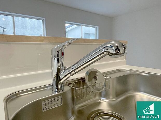 【キッチン水栓】浄水器を内蔵!炊飯時、お茶を作る時に安心してお水を使えます!お湯と冷水、浄水と原水、シャワーの切替えもワンタッチです!