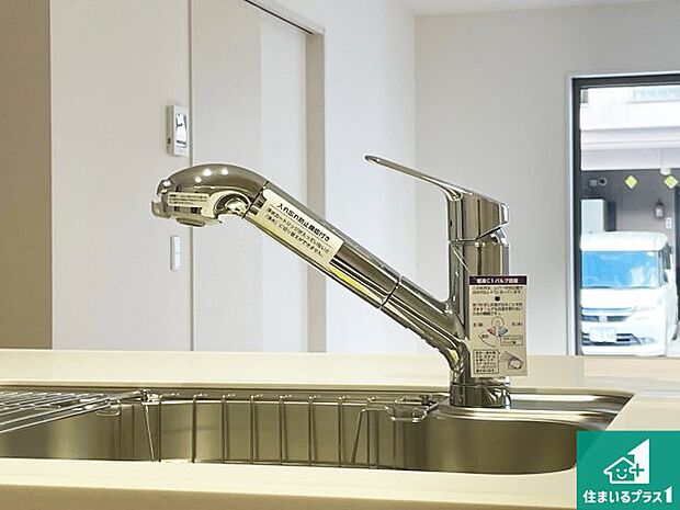 【キッチン水栓】浄水器を内蔵！炊飯時、お茶を作る時に安心してお水を使えます！お湯と冷水、浄水と原水、シャワーの切替えもワンタッチです！