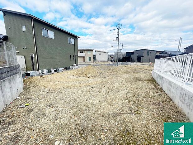 【外観】周辺は落ち着いた街並みの住宅地!子育てがしやすい住環境です!まだ未完成ですが、現地でしかわからない事もございます。是非一度ご覧ください。