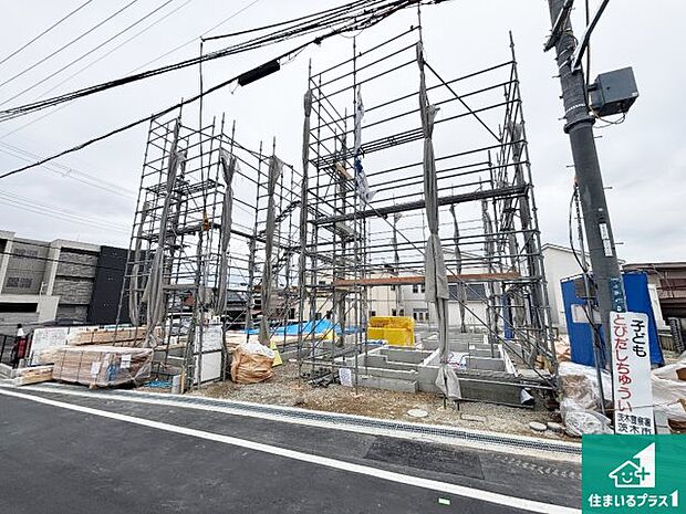 【外観】周辺は落ち着いた街並みの住宅地!子育てがしやすい住環境です!まだ未完成ですが、現地でしかわからない事もございます。是非一度ご覧ください。